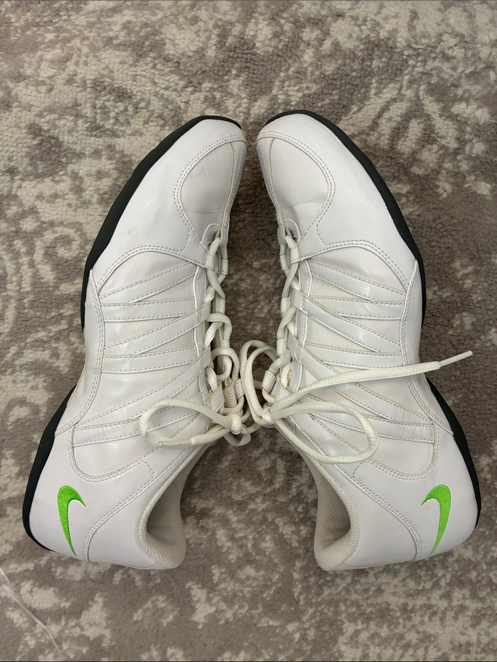 Nike White Athletic Shoe Men's 11 with Lime Accent